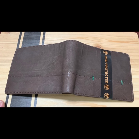 PASSAGE Brown Genuine Leather RFID Bi-fold Men's Wallet - Picture 6 of 10
